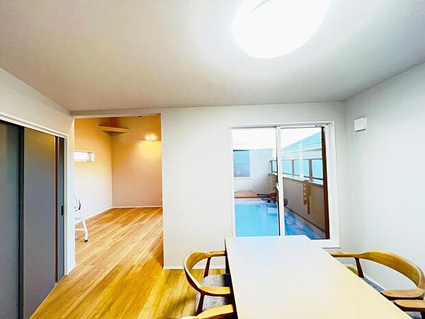 リビングダイニングになります。ご家族そろっての素敵な空間になりそうですね。