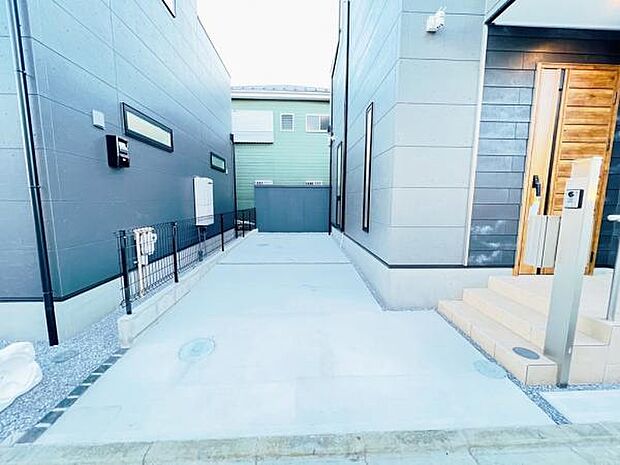 駐車場ももちろん完備しておりますのでお車所有の方にも心強いです。