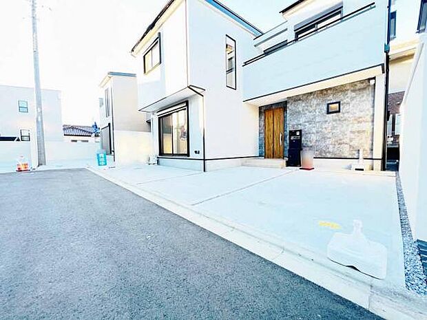 駐車場ももちろん完備しておりますのでお車所有の方にも心強いです。