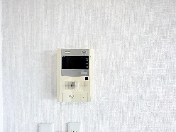 訪問者を確認できるTVモニター付きインターフォンです。