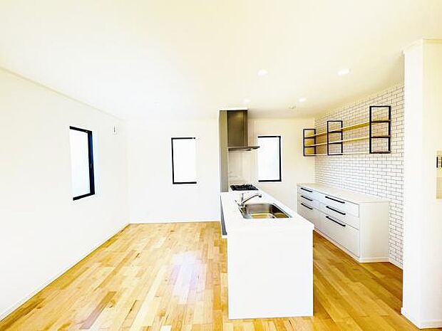 ご家族の温かい時間を演出するダイニングスペースです。