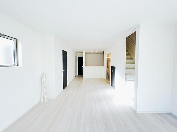 リビングダイニングになります。ご家族そろっての素敵な空間になりそうですね。