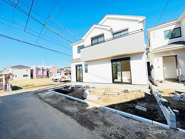 駐車場ももちろん完備しておりますのでお車所有の方にも心強いです。