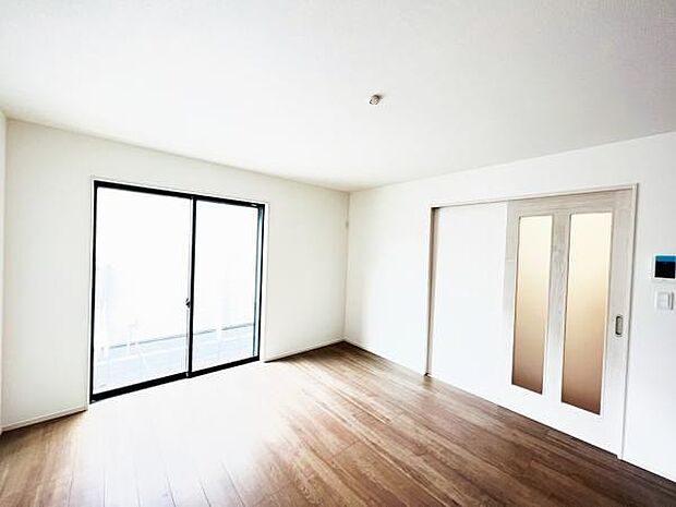 家族団らんの場所としてゆったりと居心地の良いリビングです。