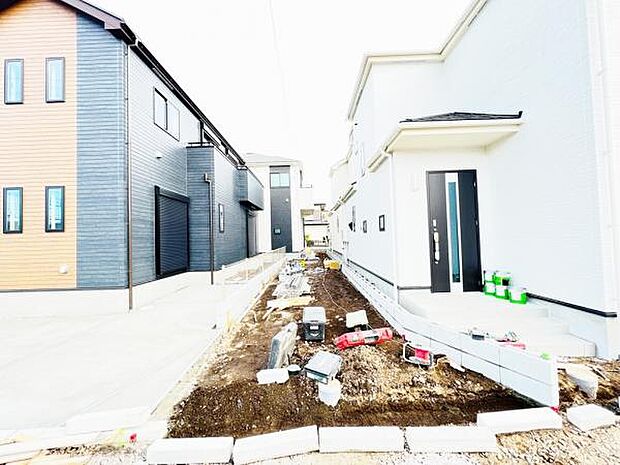 駐車場ももちろん完備しておりますのでお車所有の方にも心強いです。