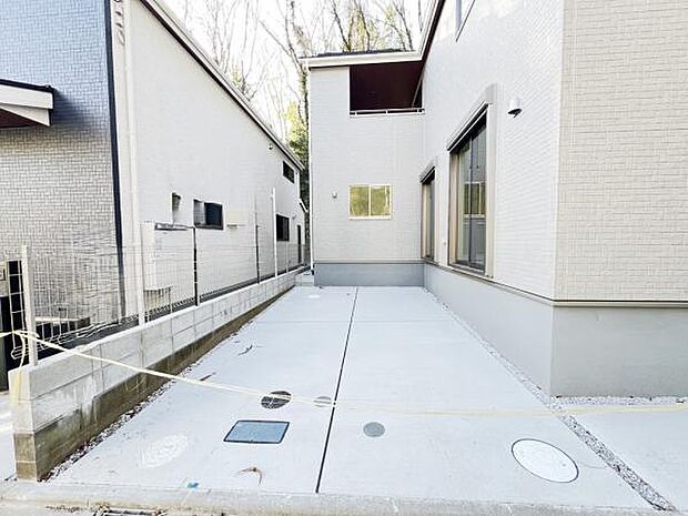 駐車場ももちろん完備しておりますのでお車所有の方にも心強いです。