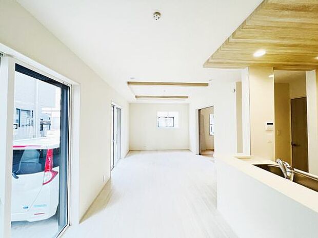 ご家族の温かい時間を演出するダイニングスペースです。