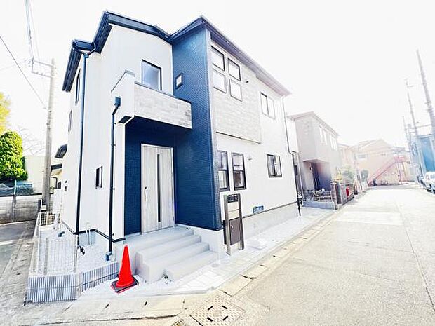 前面道路を含めた現地写真です。ぜひ周辺環境も併せてご覧ください。