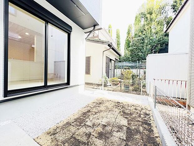 お庭スペースは、ガーデニングやお子様との外遊びなど多彩な用途でお楽しみいただけます。