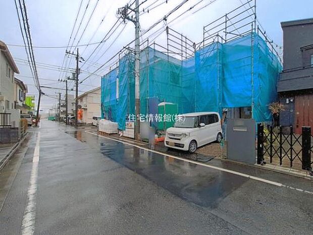 前面道路を含めた現地写真です。