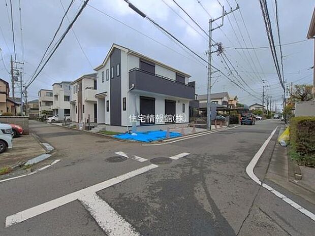 前面道路を含めた現地写真です。