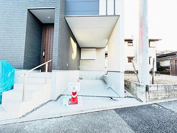駐車場ももちろん完備しておりますのでお車所有の方にも心強いです。