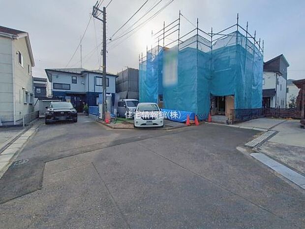 前面道路を含めた現地写真です。