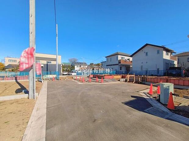 前面道路を含めた現地写真です。