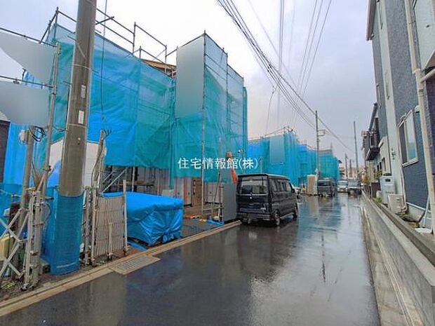 前面道路を含めた現地写真です。