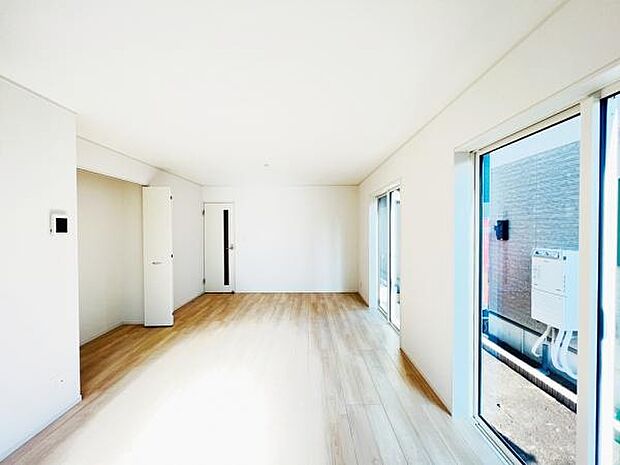 リビングダイニングになります。ご家族そろっての素敵な空間になりそうですね。