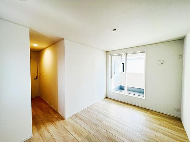 明るい広々とした主寝室でご家族ゆっくりお休みになれますね。