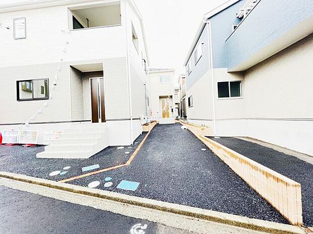 駐車場ももちろん完備しておりますのでお車所有の方にも心強いです。