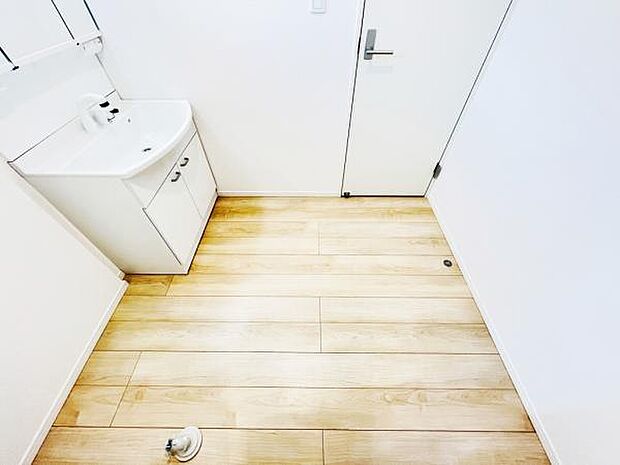 脱衣所は小さなお子様がいるご家庭にも重宝されます。