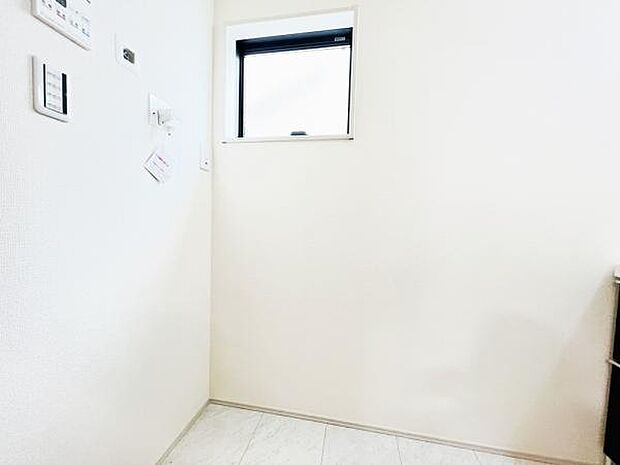 お天気を気にせずお洗濯ができ、室内干し可能です。