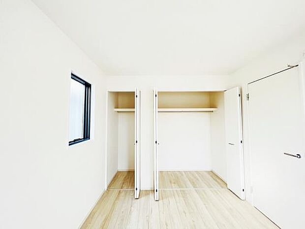 いつでもお部屋をスッキリお使い頂ける収納スペースを設置。