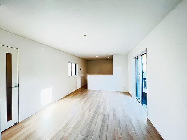 リビングダイニングになります。ご家族そろっての素敵な空間になりそうですね。