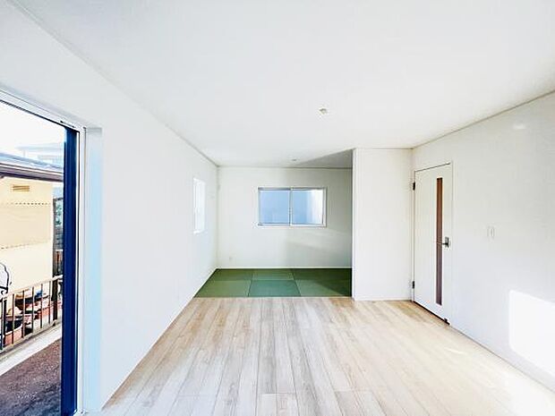 家族団らんの場所としてゆったりと居心地の良いリビングです。