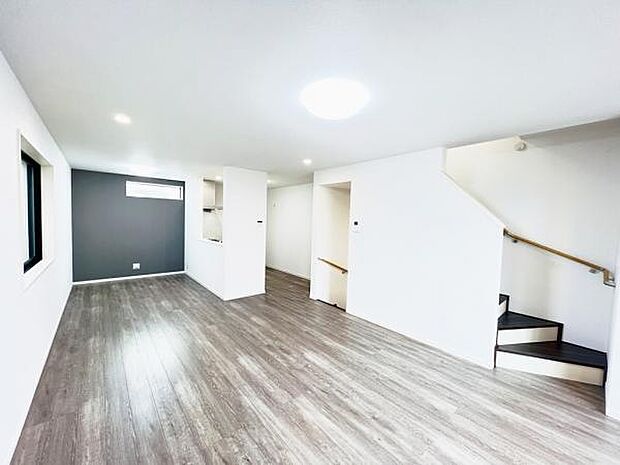 リビングダイニングになります。ご家族そろっての素敵な空間になりそうですね。