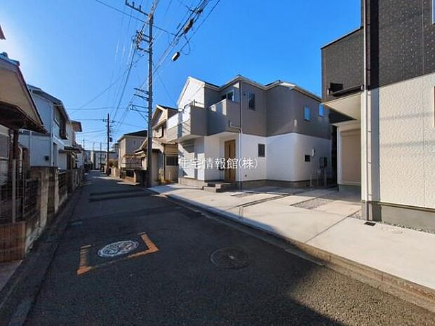 前面道路を含めた現地写真です。