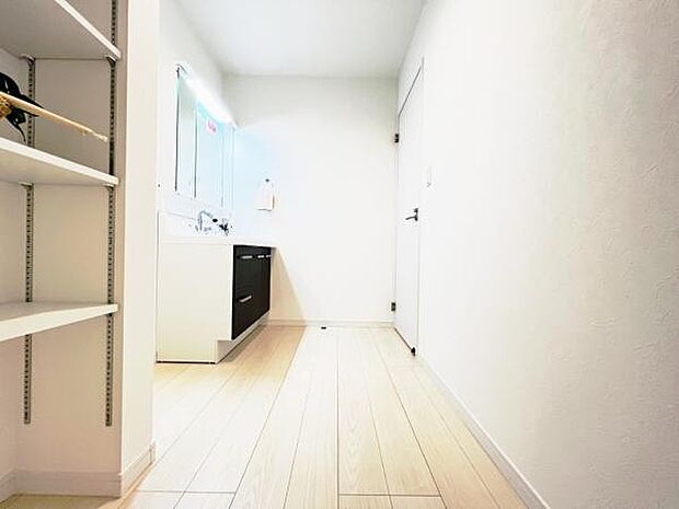 脱衣所は小さなお子様がいるご家庭にも重宝されます。