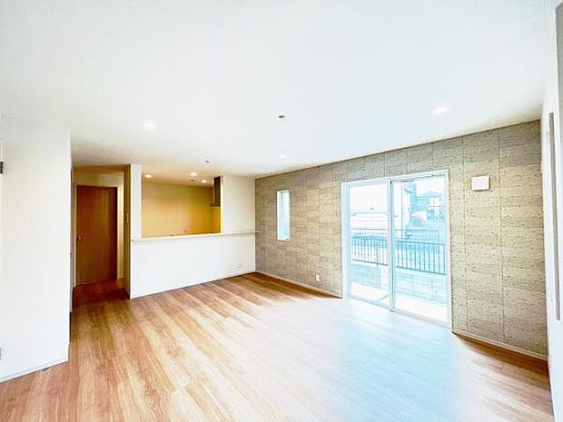 リビングダイニングになります。ご家族そろっての素敵な空間になりそうですね。