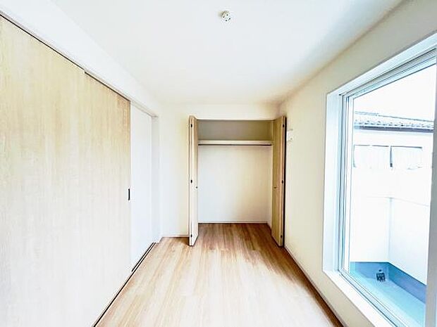 いつでもお部屋をスッキリお使い頂ける収納スペースを設置。