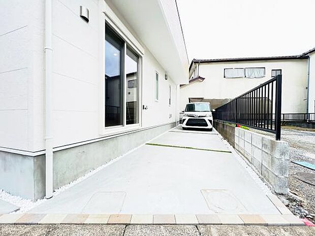 駐車場ももちろん完備しておりますのでお車所有の方にも心強いです。