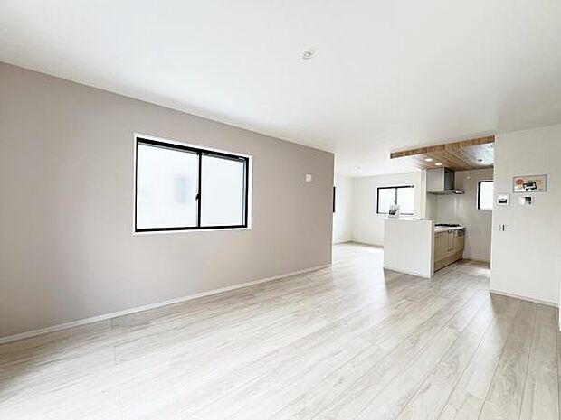 リビングダイニングになります。ご家族そろっての素敵な空間になりそうですね。