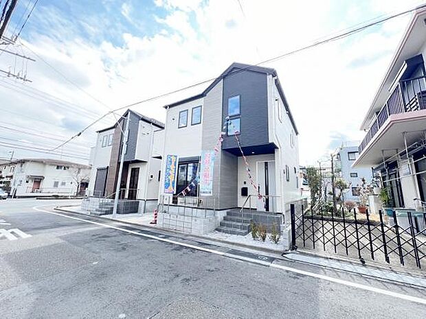 前面道路を含めた現地写真です。