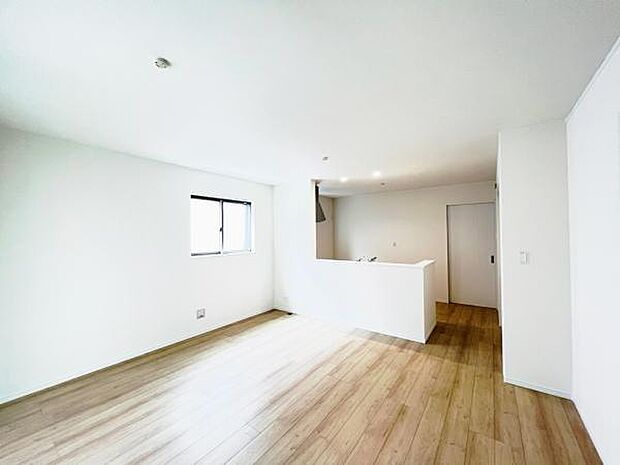 リビングダイニングになります。ご家族そろっての素敵な空間になりそうですね。