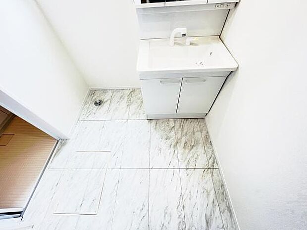 脱衣所は小さなお子様がいるご家庭にも重宝されます。