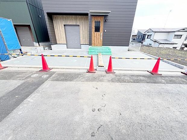 駐車場ももちろん完備しておりますのでお車所有の方にも心強いです。