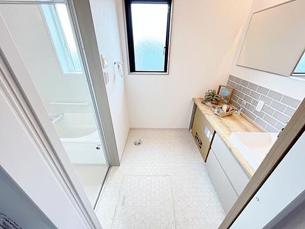 脱衣所は小さなお子様がいるご家庭にも重宝されます。