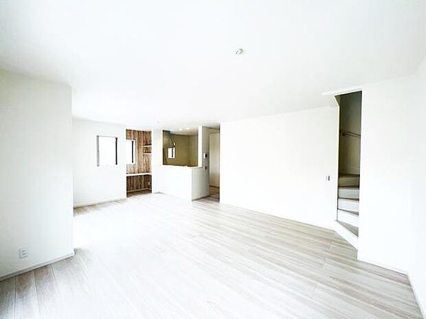 リビングダイニングになります。ご家族そろっての素敵な空間になりそうですね。