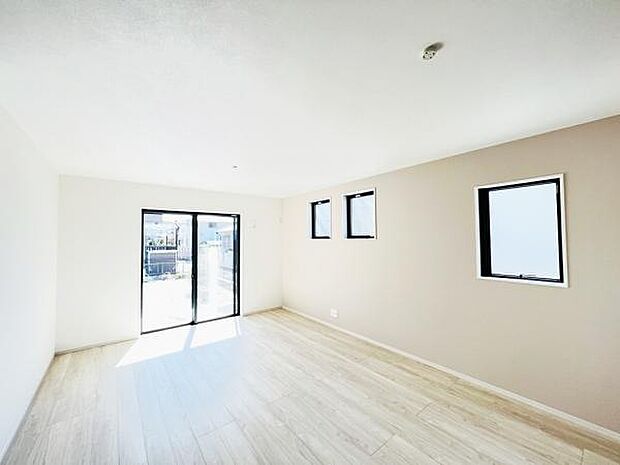 家族団らんの場所としてゆったりと居心地の良いリビングです。