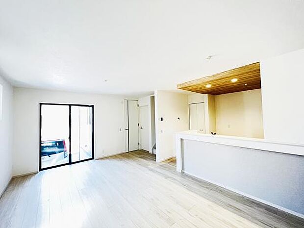 ご家族の温かい時間を演出するダイニングスペースです。