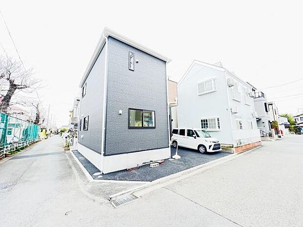 前面道路を含めた現地写真です。