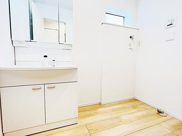 お天気を気にせずお洗濯ができ、室内干し可能です。