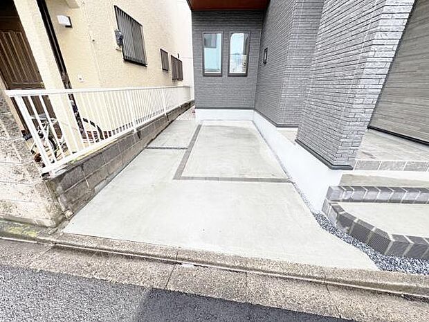 駐車場ももちろん完備しておりますのでお車所有の方にも心強いです。