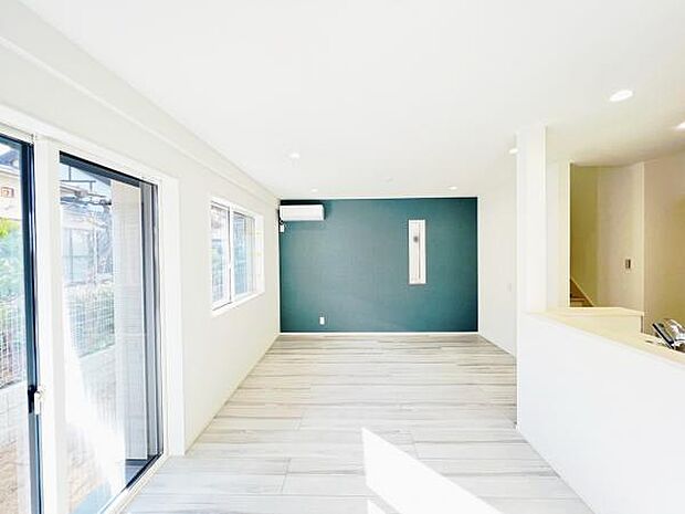 家族団らんの場所としてゆったりと居心地の良いリビングです。