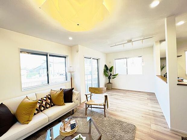 ご家族の温かい時間を演出するダイニングスペースです。