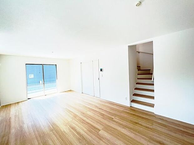 家族団らんの場所としてゆったりと居心地の良いリビングです。