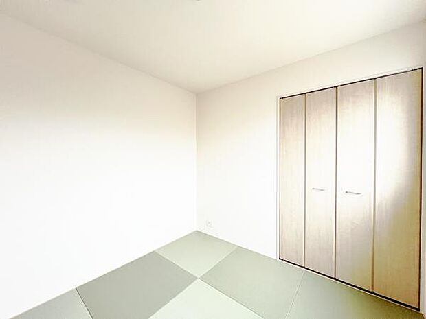 いつでもお部屋をスッキリお使い頂ける収納スペースを設置。