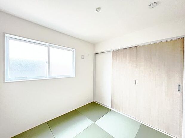 和室スペースです。畳のお部屋は寛げる空間ですね。